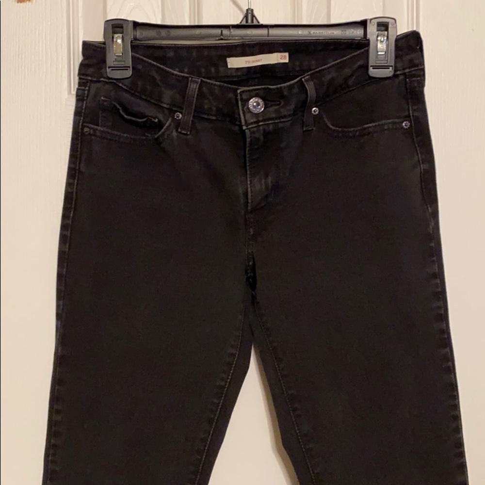711 Levi Skinny Jeans! Size 28